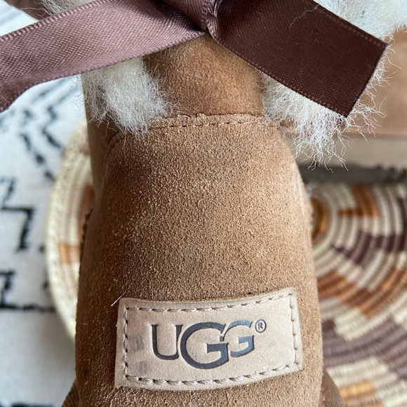 Authentic UGG mini BAILEY BOW ankle boots. - Picture 2 of 11